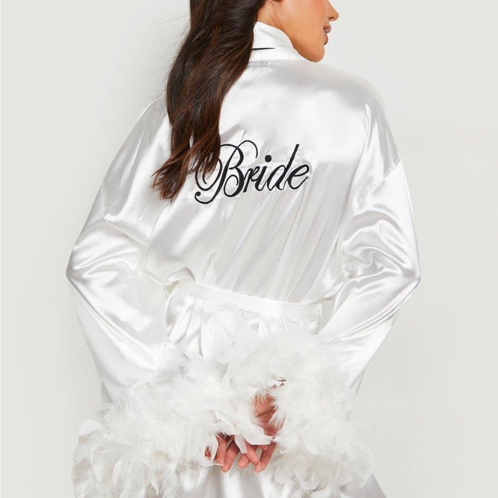 NWT Silky white bride robe with feather trim